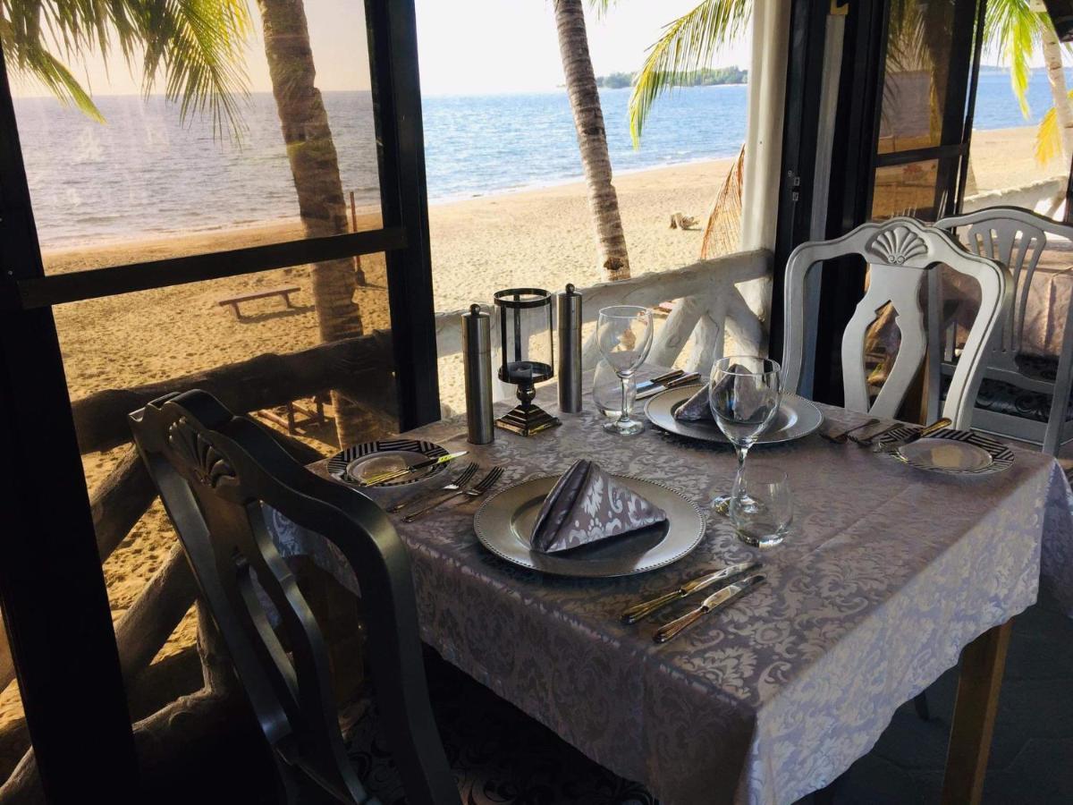 Sunbloom Beachfront Hotel And Restaurant Zambales Sinabacan Exterior photo
