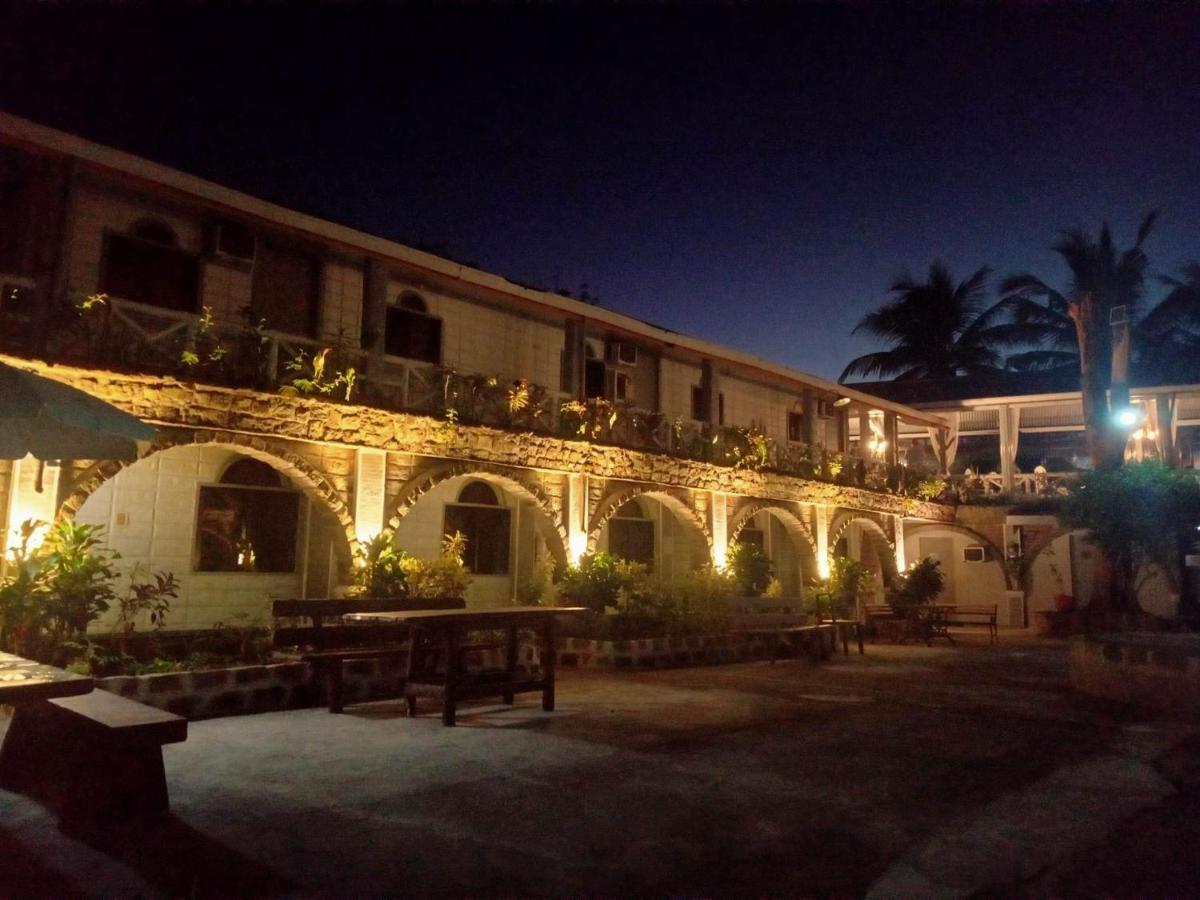 Sunbloom Beachfront Hotel And Restaurant Zambales Sinabacan Exterior photo
