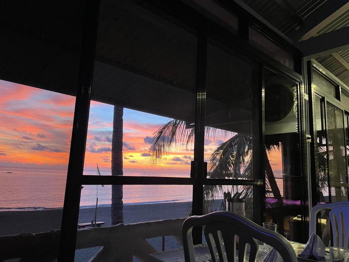 Sunbloom Beachfront Hotel And Restaurant Zambales Sinabacan Exterior photo